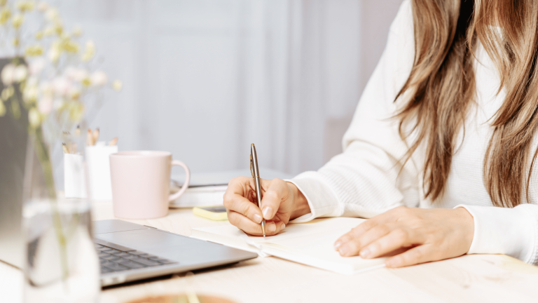 Content Writing Without AI – What Are The Advantages In 2025?